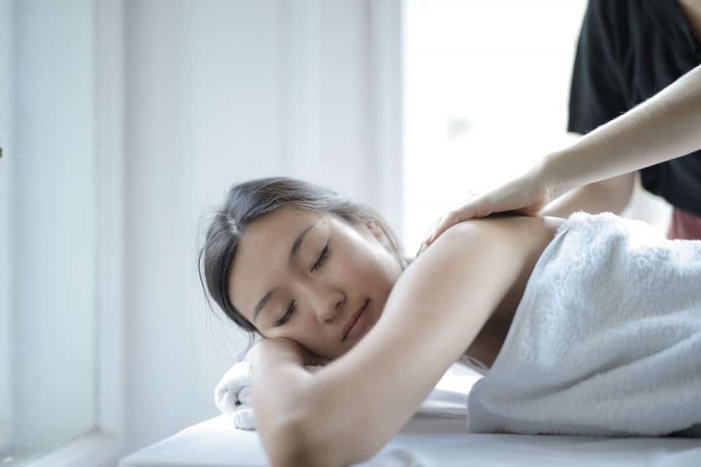 10 Benefícios físicos e até psicológicos de massagem