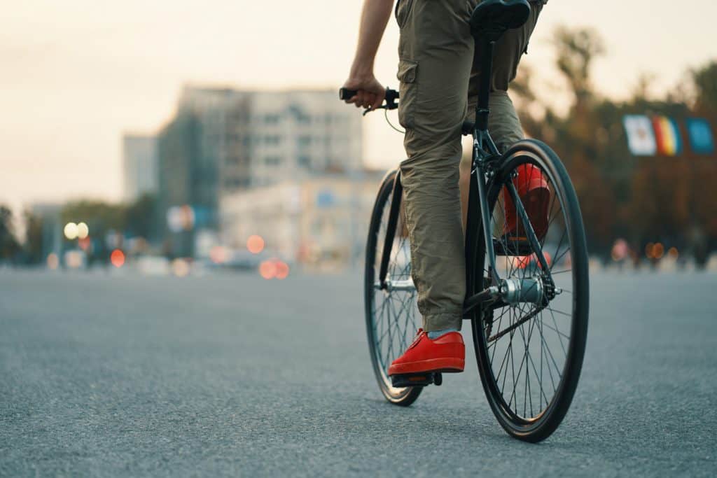 Alongamento antes de pedalar ou de correr
