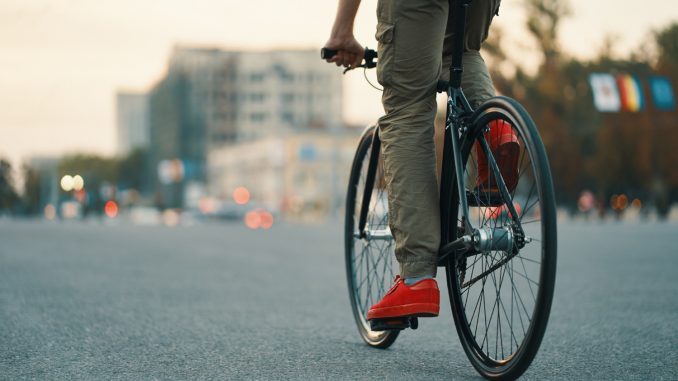 Alongamento antes de pedalar ou de correr