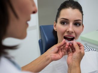 Entre os cuidados que você deve ter com a saúde, se encontra a saúde bucal. Cuidar dos dentes, gengiva e boca em geral é essencial para garantir o bem-estar completo.