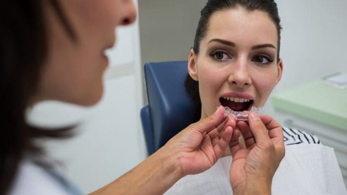 Entre os cuidados que você deve ter com a saúde, se encontra a saúde bucal. Cuidar dos dentes, gengiva e boca em geral é essencial para garantir o bem-estar completo.