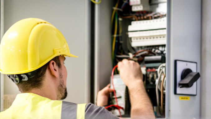 Como o Eletricista sabe quais Equipamentos usar eletricista