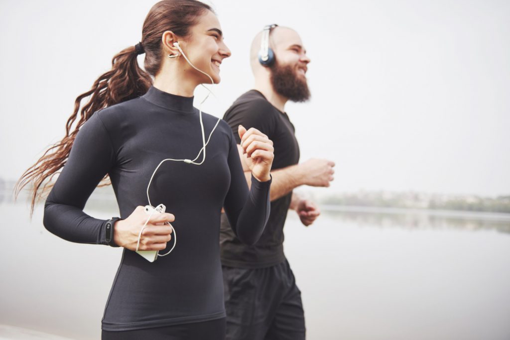 Caminhada endurece as pernas? saiba como essa atividade trabalha o corpo